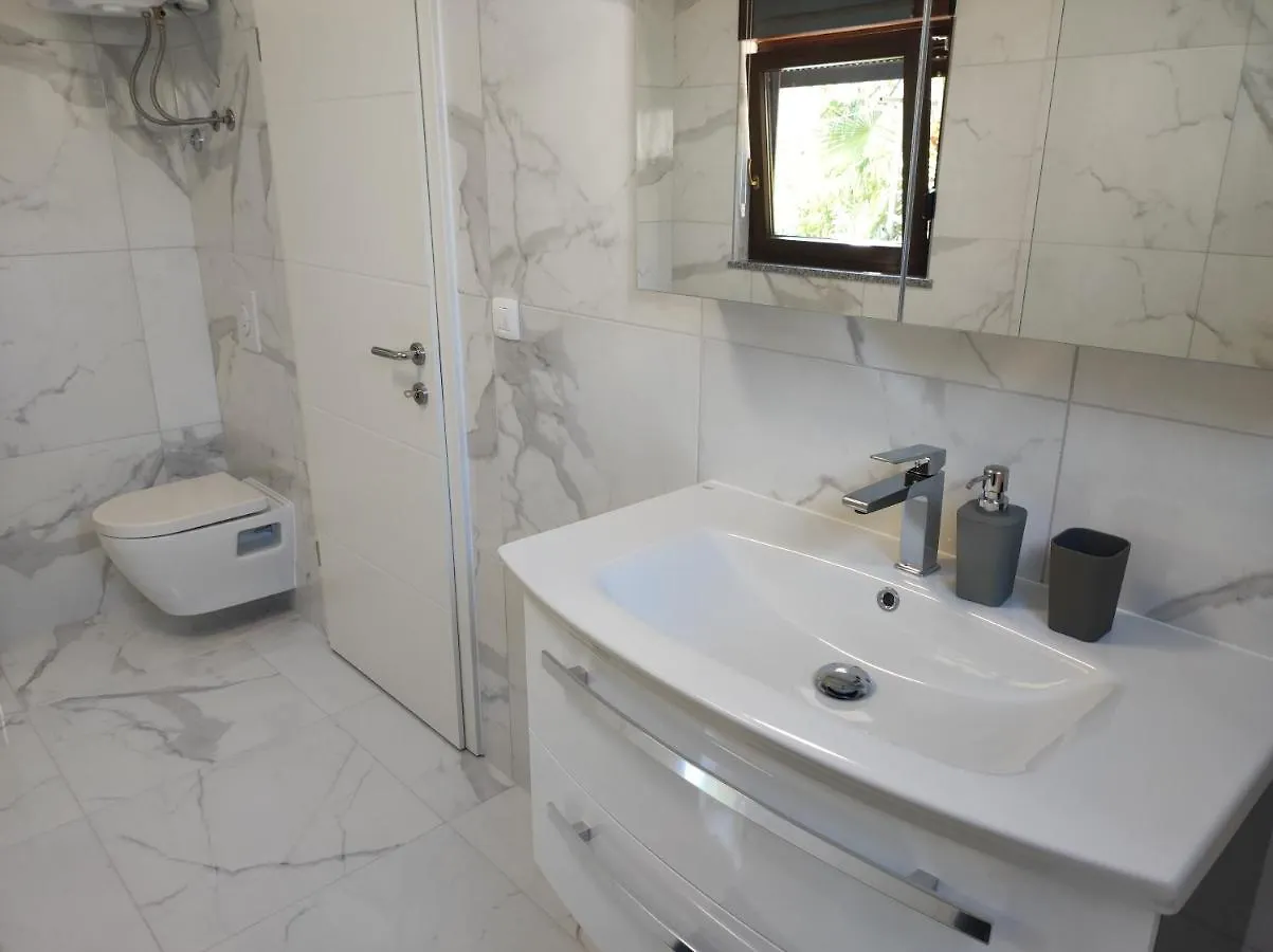 Viktor Rooms And Apartments Rovinj 3*,  Chorvatsko