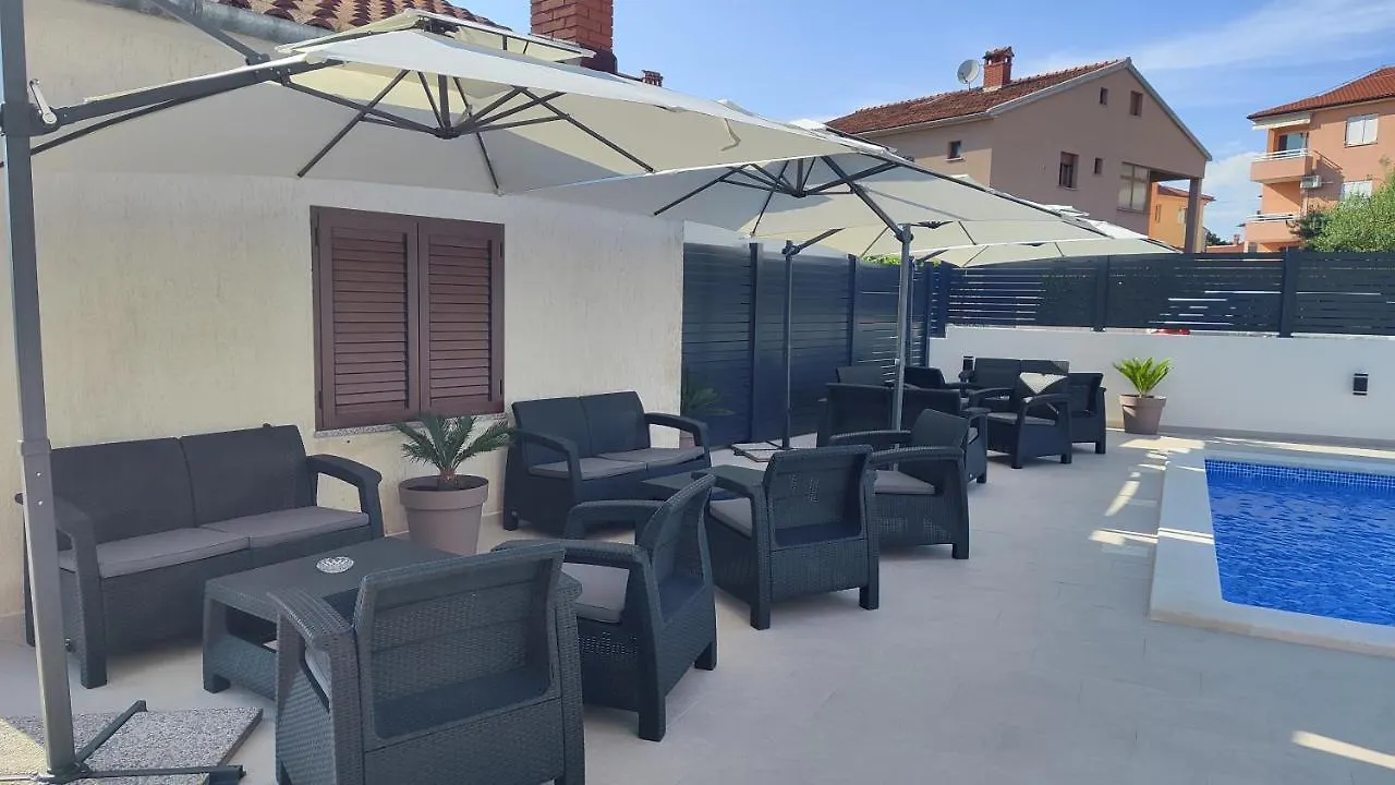Viktor Rooms And Apartments Rovinj Guest house