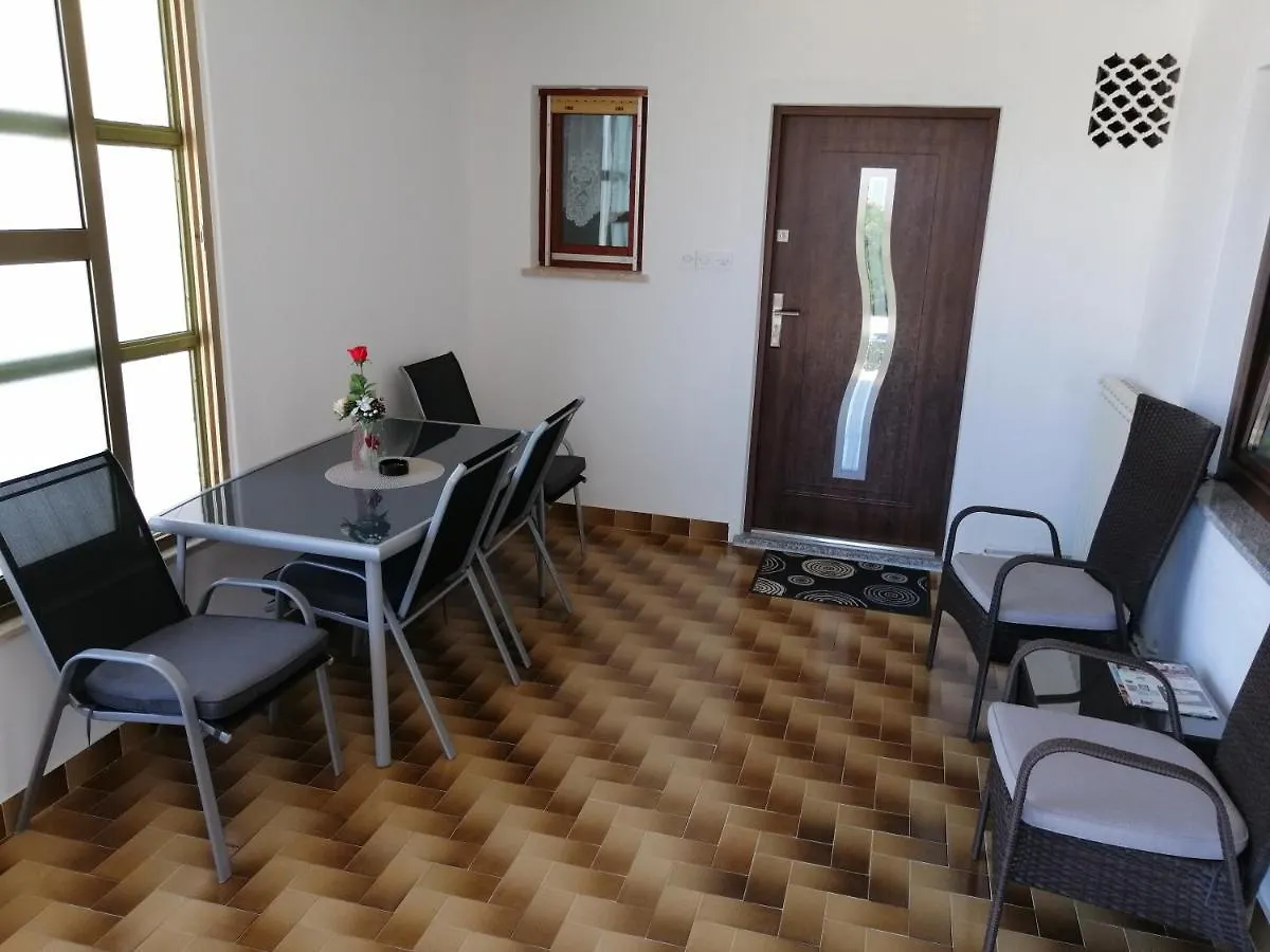 Viktor Rooms And Apartments Rovinj Guest house