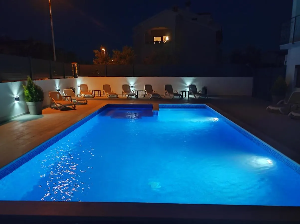 Viktor Rooms And Apartments Rovinj 3*,